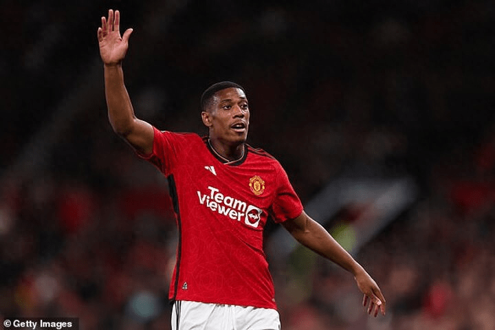 波兰逆转那不勒斯，马夏尔高光表现