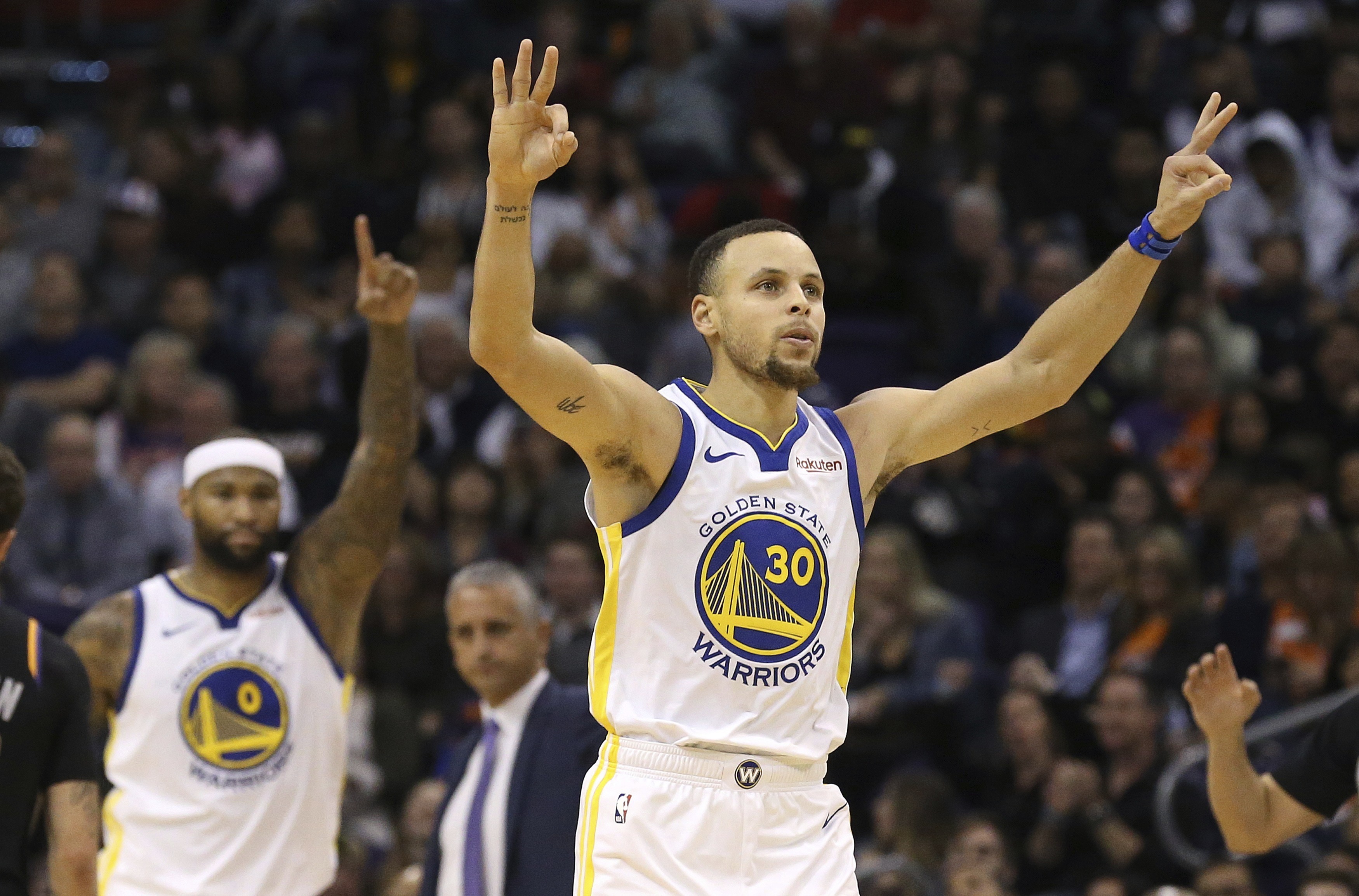 勇士再胜骑士，戈登提前庆祝球队取得胜利的简单介绍