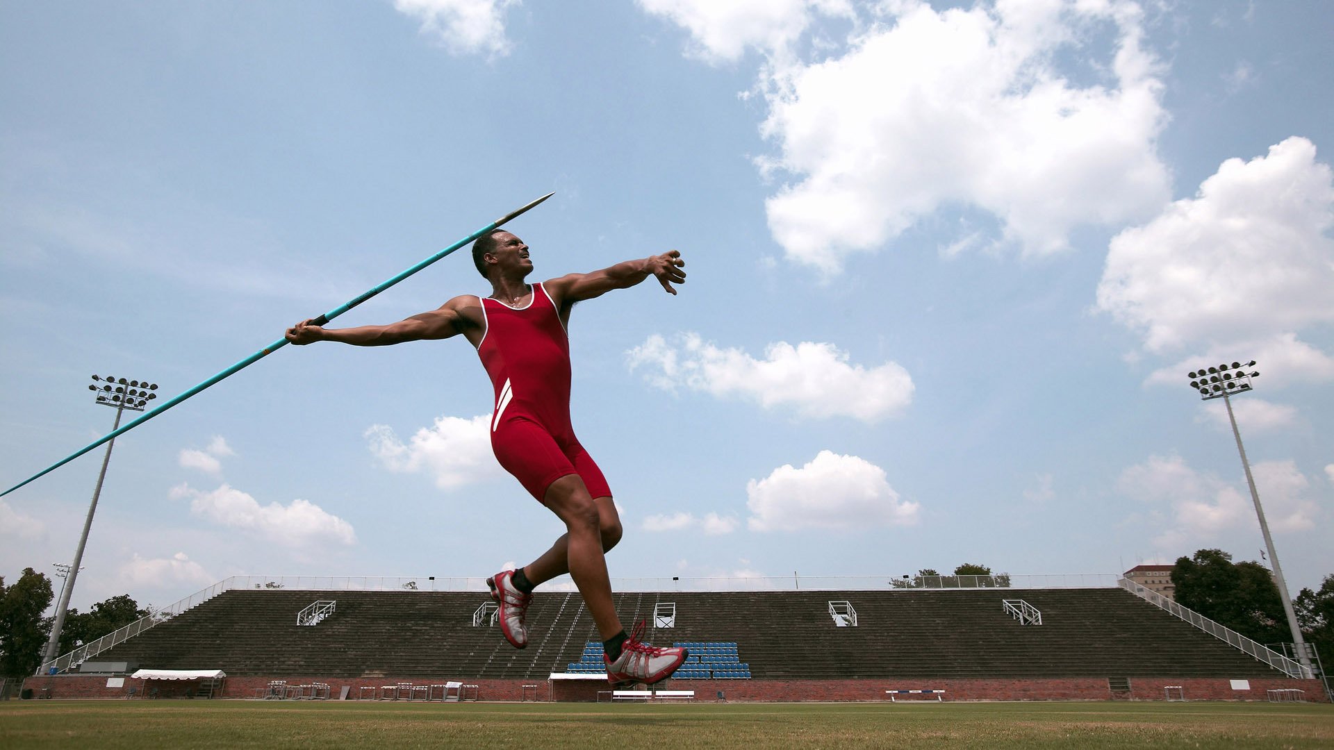 太阳粉碎快船，意甲焦点战的跨洋启示